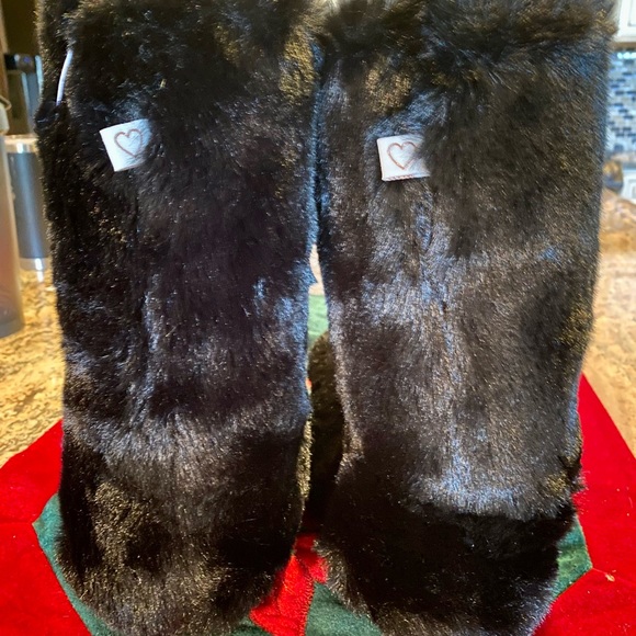 Lauren Conrad BLACK FAUX FUR ALLOVER BOOTIE SLIPPERS-SIZE M(7-8) NWTs sealed - Picture 3 of 8